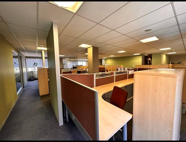 2,470M² OFFICE TO LET IN PARKTOWN
